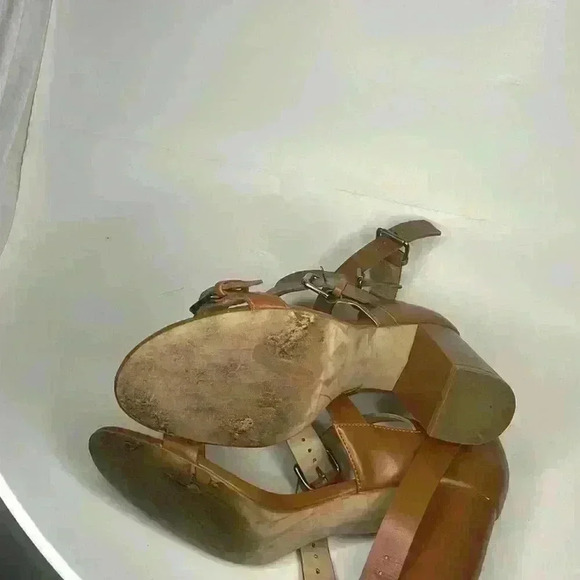 Brown  heels - Picture 4 of 4